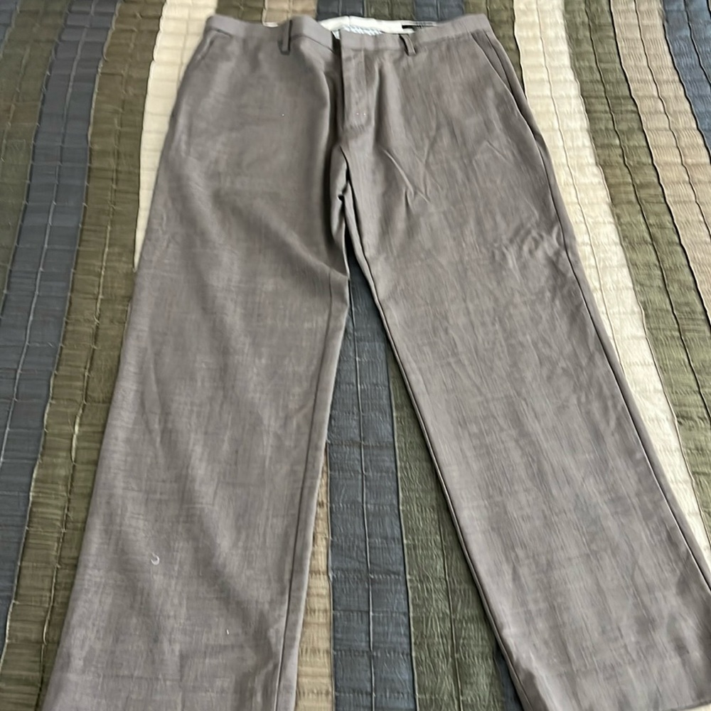 Dress slacks by Banana!  Downsizing !! Great condition.  30 length.